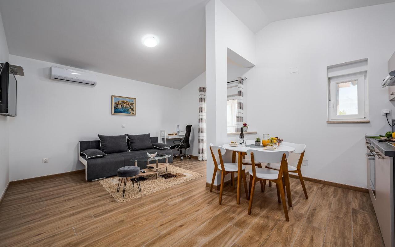 Apartments Nelle Pula Luaran gambar
